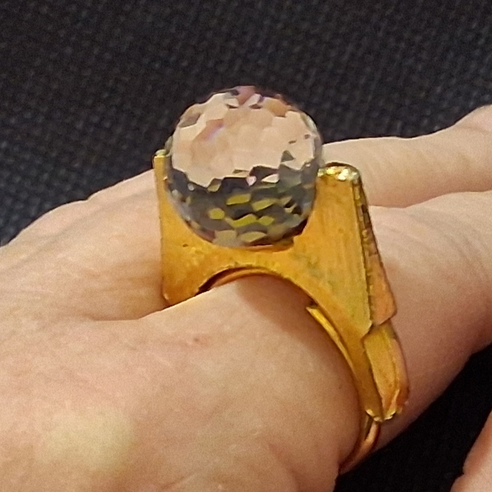 Elegant Vintage Gold-Toned Ring with Crystal Accent